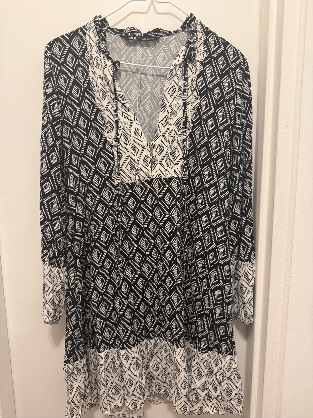 Black & White Printed V-Neck Tunic dress